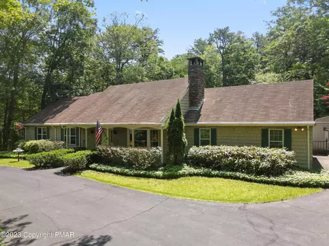 220 Grouse Run Run, Cresco, PA 18326