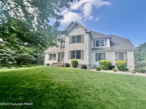 2113 Bushkill Cir, Bushkill, PA 18324
