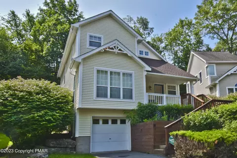 206 Hawthorne Village Ct, East Stroudsburg, PA 18302