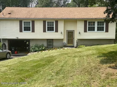 488 Bernadine Dr, Stroudsburg, PA 18360