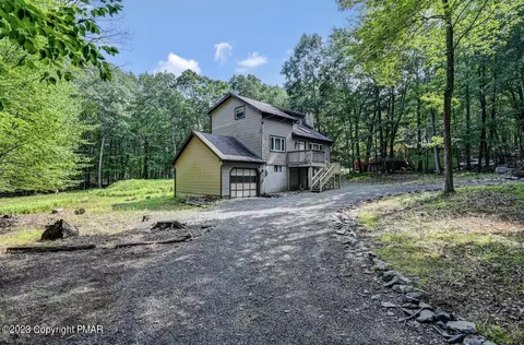 675 Whippoorwill Dr, Bushkill, PA 18324