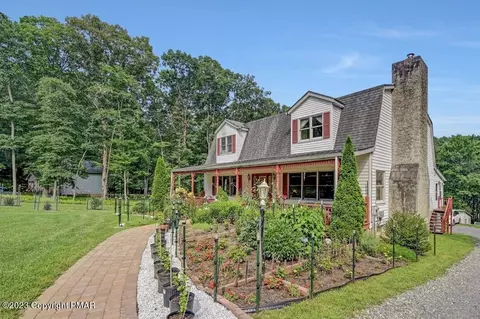 276 E Shady Oaks Dr, Saylorsburg, PA 18353