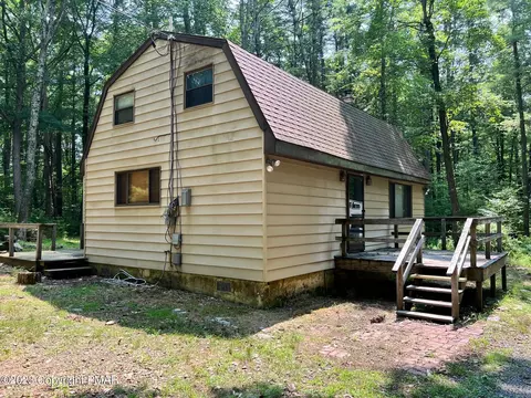 4139 White Pine Ln, East Stroudsburg, PA 18301