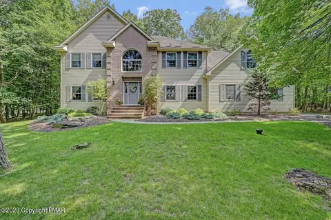19 Hickory Dr, East Stroudsburg, PA 18301