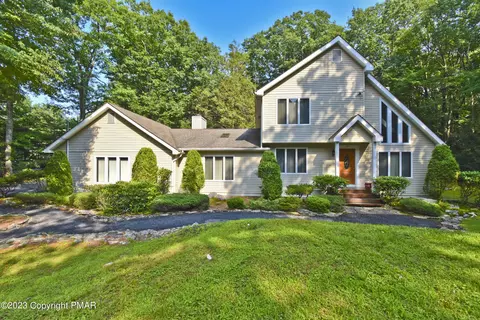 3279 Birch Hill Dr, Tannersville, PA 18372