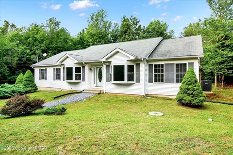 238 W Minsi Trl, Long Pond, PA 18334