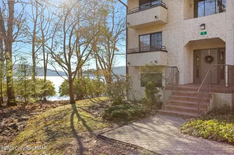 5 Midlake Apt 101 Dr, Lake Harmony, PA 18624