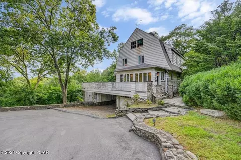 121 Haverhill Rd, Buck Hill Falls, PA 18323