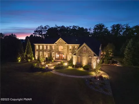 204 Donato Ct, Nazareth, PA 18064
