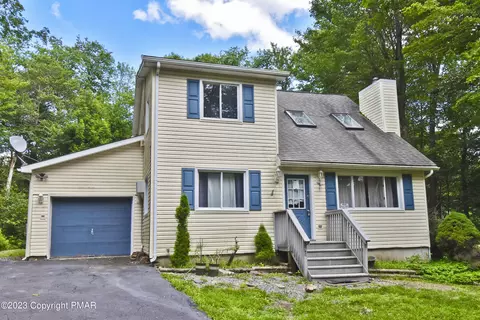 4112 Rosetree Cir, Tobyhanna, PA 18466