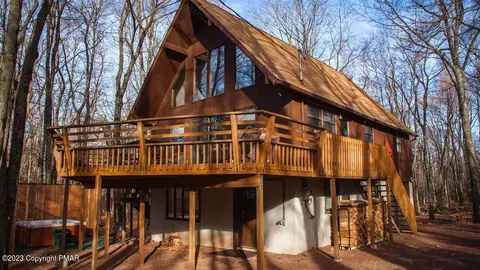 24 Wood St, Lake Harmony, PA 18624