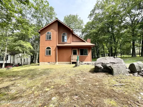 4140 Blueberry Hill Rd, Bushkill, PA 18324