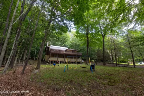 273 Packanack Dr, Clifton Township, PA 18424
