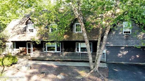 500 Galion Dr, Tamiment, PA 18371