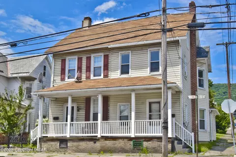 37 E Pennsylvania Ave, Pen Argyl, PA 18072