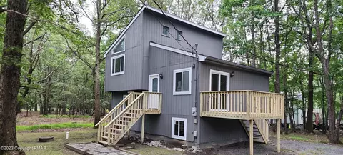 2150 Valley View Dr, Bushkill, PA 18324