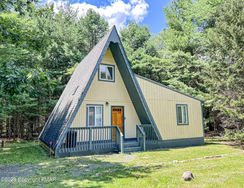 4113 Low Ridge Rd, Pocono Summit, PA 18346