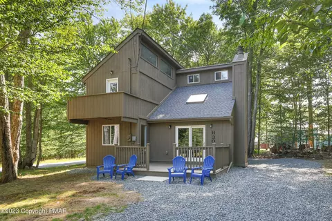 8399 Turtle Ln, Tobyhanna, PA 18466