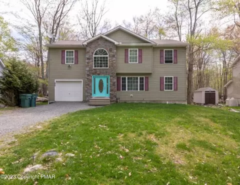 7229 Woods Ln, Tobyhanna, PA 18466