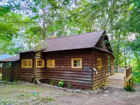 309 Goldfinch Pl, Mount Pocono, PA 18344