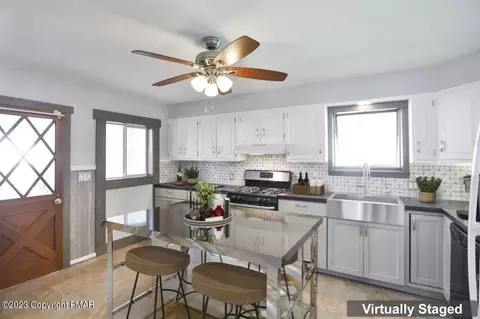 12 B St, Pen Argyl, PA 18072