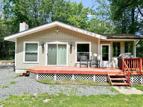 165 Tumbleweed Dr, Long Pond, PA 18334