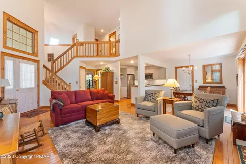 382 Aspen Ct, Tannersville, PA 18372