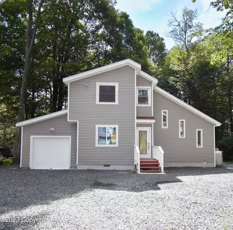 1058 Knollwood Dr, Tobyhanna, PA 18466