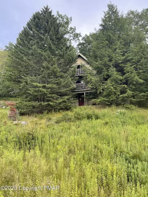 805 Main Ct, Lords Valley, PA 18428