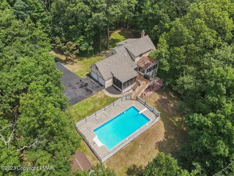 116 Chestnut Oak Dr, Tannersville, PA 18372