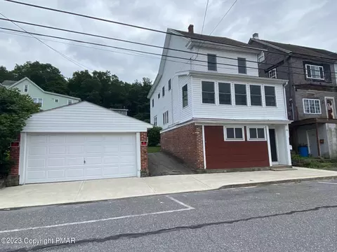 148 E High St, Coaldale, PA 18218