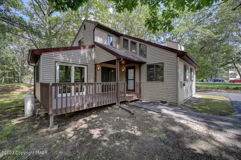 120 Depue Cir, Bushkill, PA 18324