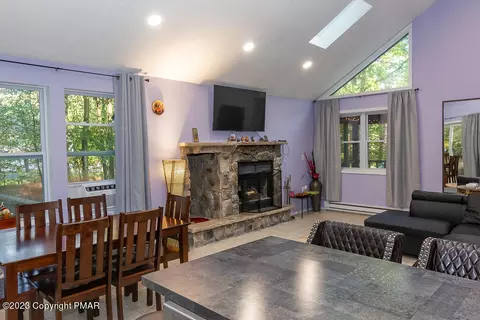 9275 Valley View Ct, Tobyhanna, PA 18466