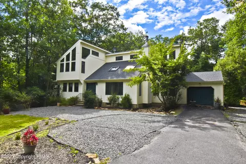 1131 Daniel Ct, Saylorsburg, PA 18353