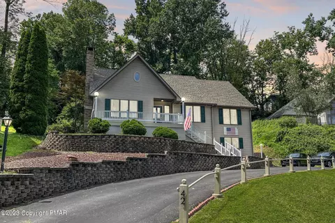 42 Chippawa Cir, Mount Bethel, PA 18343