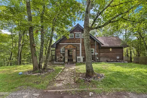 2159 Autumn Ct, East Stroudsburg, PA 18302
