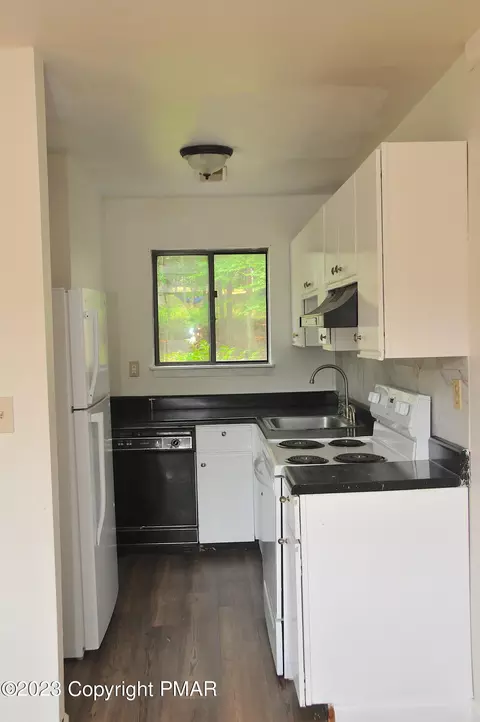 3364 Windermere Dr, Bushkill, PA 18324 photo 3