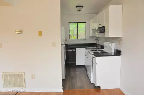 3364 Windermere Dr, Bushkill, PA 18324 photo 6