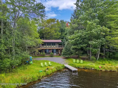 134 N Shore Dr, Gouldsboro, PA 18424