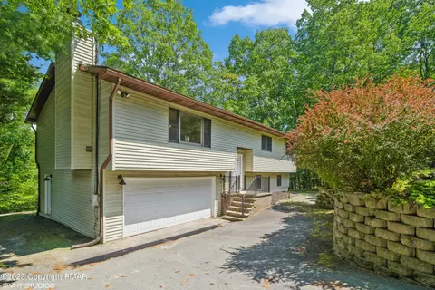 136 Lewis Rd, Milford, PA 18337