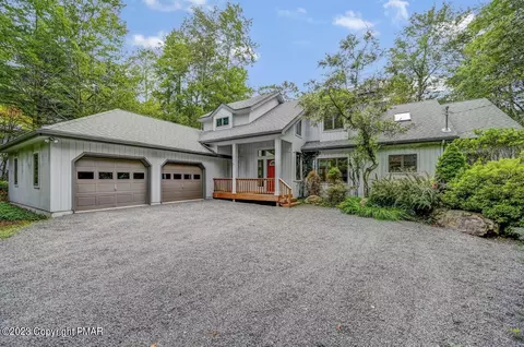 1543 Crestview Ln, Pocono Pines, PA 18350