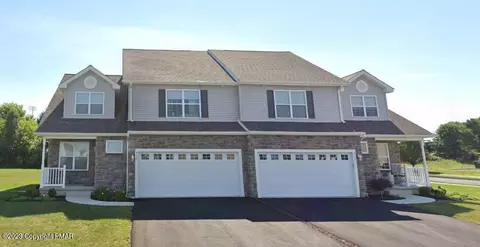 902 S Fork Dr, Easton, PA 18040
