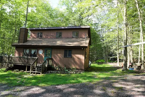 1029 Laurel Hill Rd, Pocono Lake, PA 18347