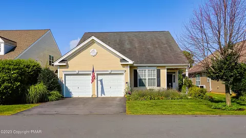 1853 Alexander Dr, Macungie, PA 18062
