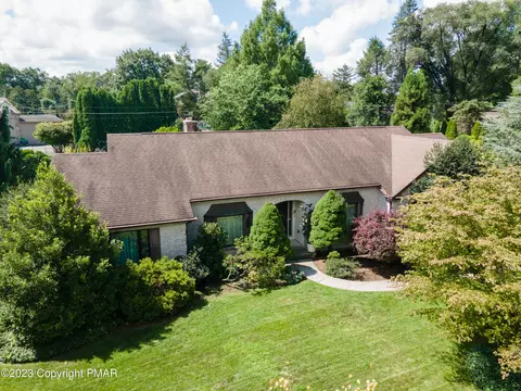 216 Apollo Dr, Bethlehem, PA 18017