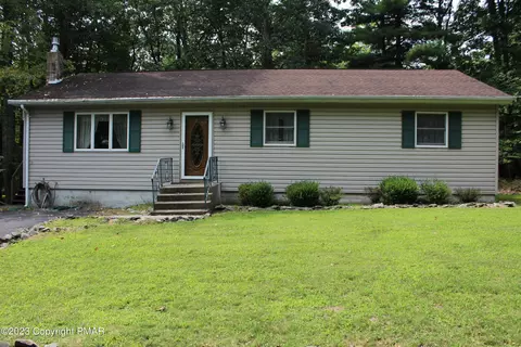 725 E Rosewood Rd, East Stroudsburg, PA 18302