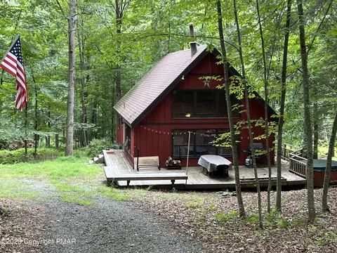 212 Otter Ln, Bushkill, PA 18324