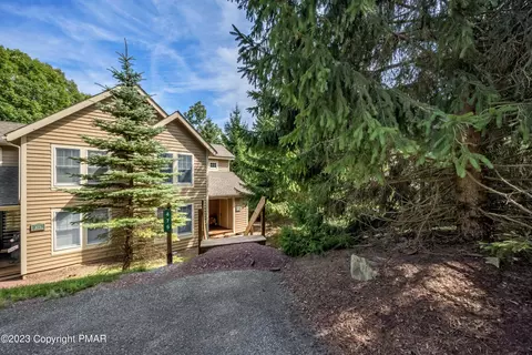 476 Spruce Dr, Tannersville, PA 18372