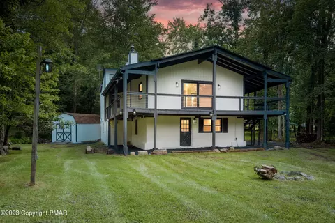 1183 Arrowhead Dr, Pocono Lake, PA 18347