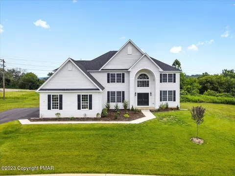 49 Saddle Ln, Easton, PA 18045